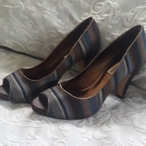 Steve Madden peak toe multi colored 8.5